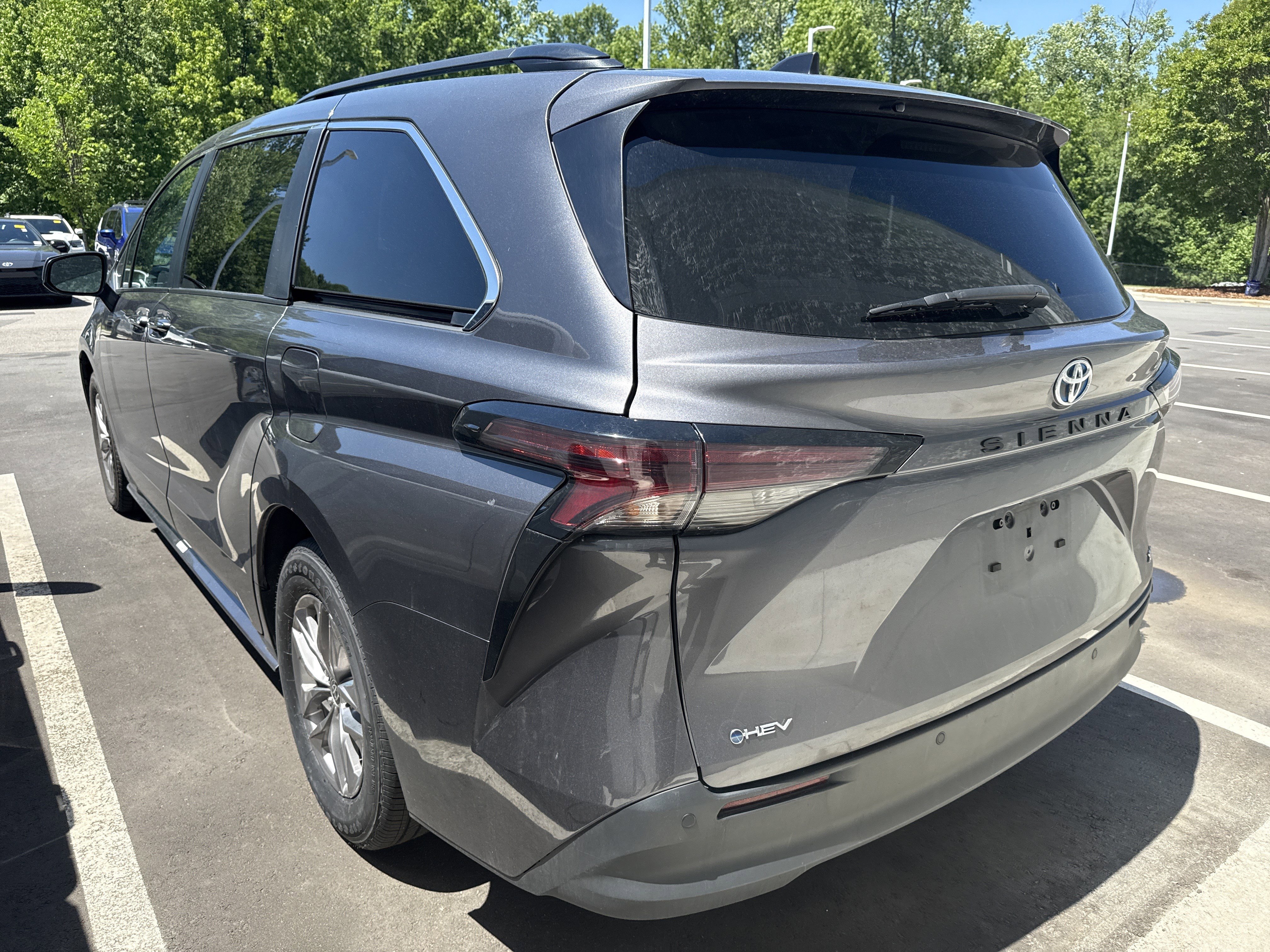 Used 2025 Toyota Sienna XLE FWD image 7