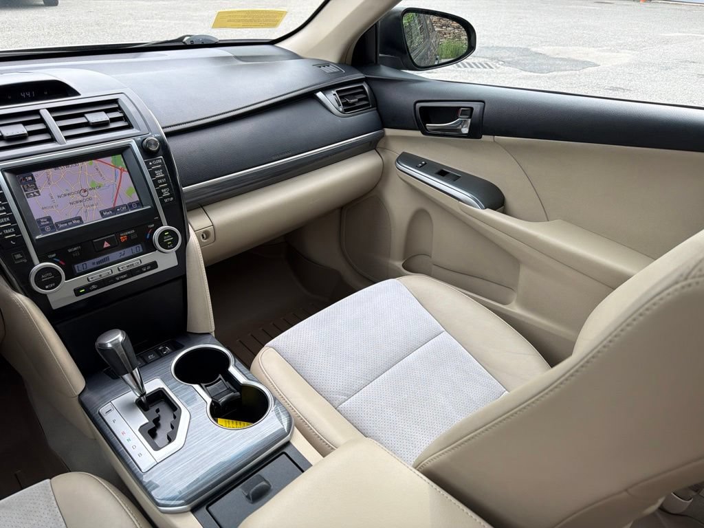 Used 2012 Toyota Camry XLE w/ Leather Pkg FWD image 27