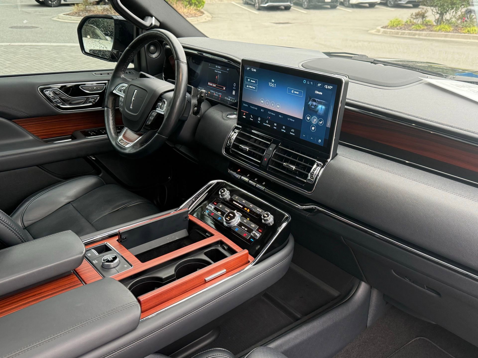 Used 2024 Lincoln Navigator Reserve video 3