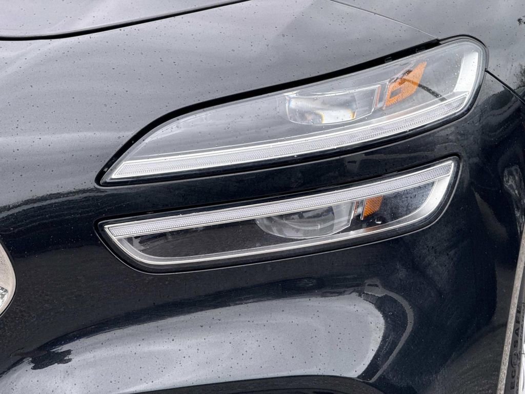 Used 2023 Genesis G70 2.0T RWD image 10