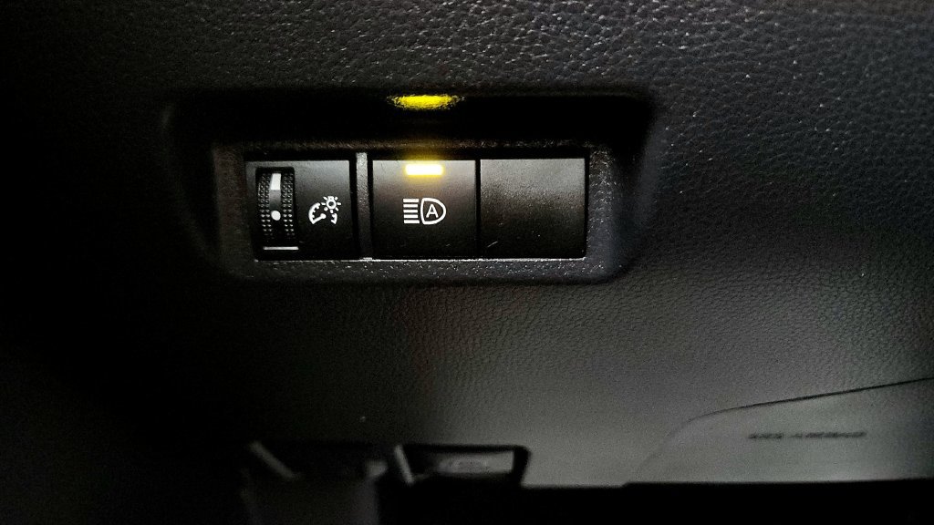 Used 2025 Toyota RAV4 LE AWD/4WD image 31