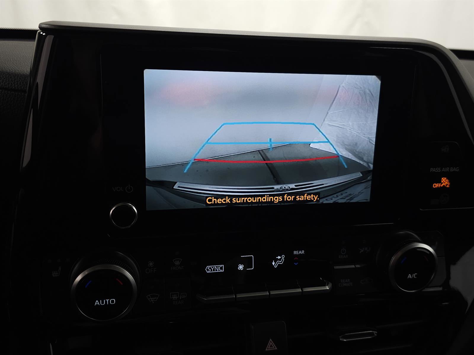 Used 2025 Toyota Highlander XLE AWD/4WD image 26