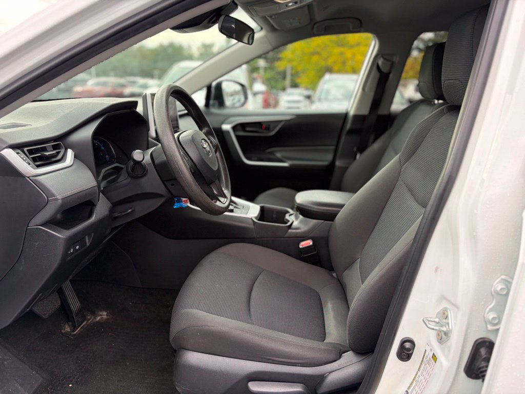 Used 2024 Toyota RAV4 LE AWD/4WD image 20