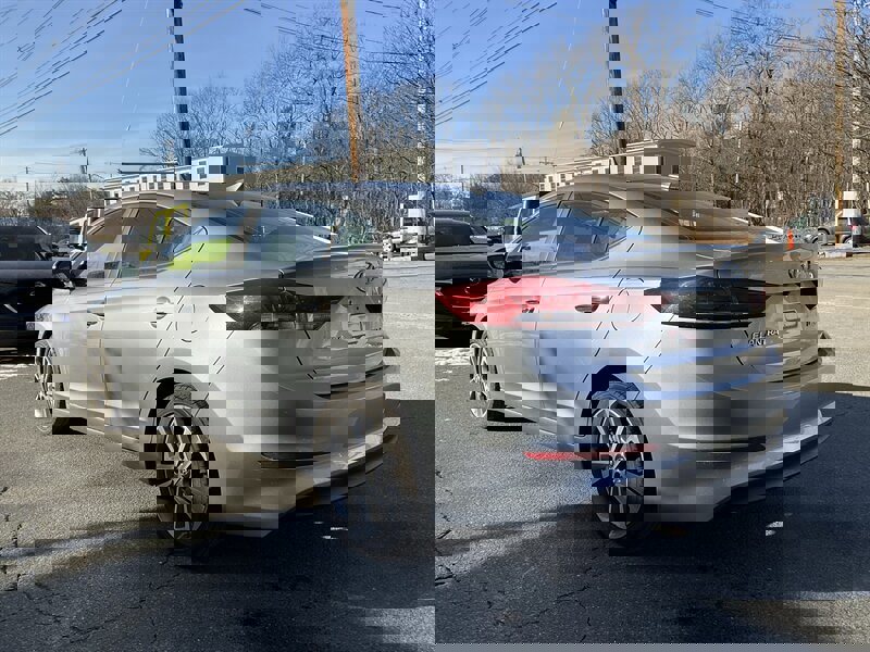 Used 2017 Hyundai Elantra Limited image 7