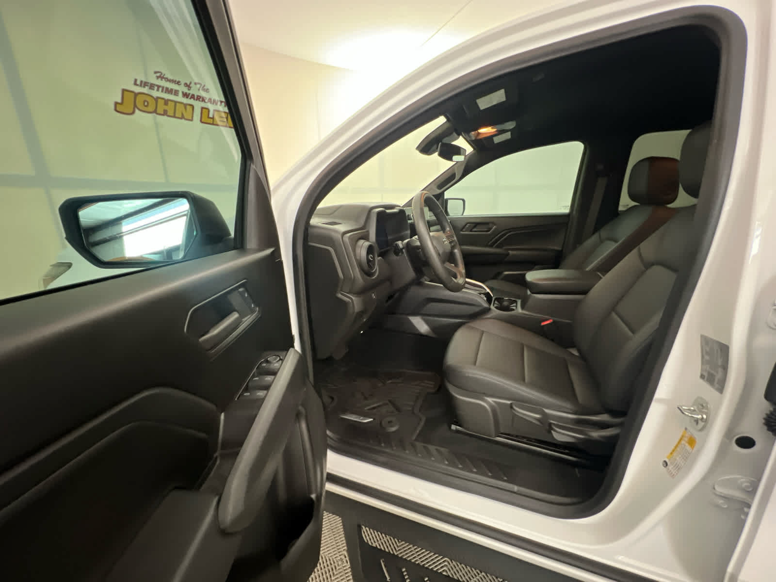 Used 2024 Chevrolet Colorado Trail Boss w/ Advanced Trailering Package AWD/4WD image 14