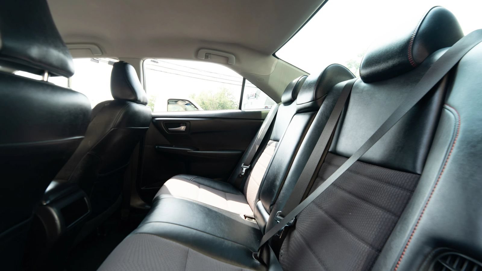 Used 2016 Toyota Camry SE FWD image 21