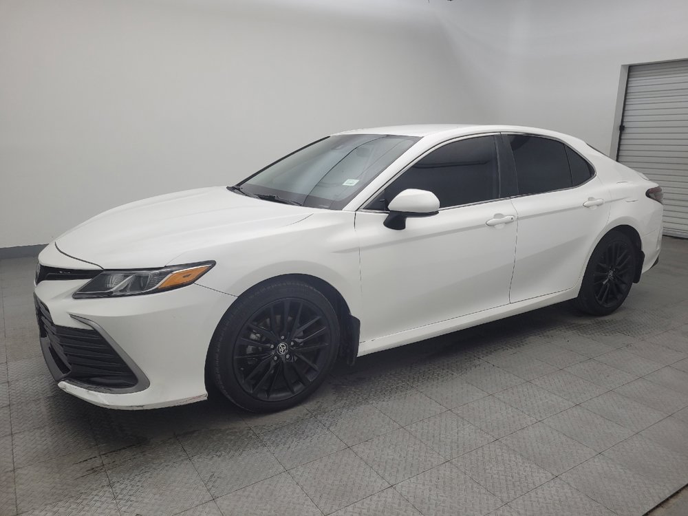 Used 2021 Toyota Camry LE image 2