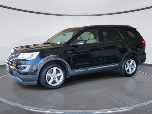 Used 2017 Ford Explorer XLT w/ Equipment Group 202A AWD/4WD image 4