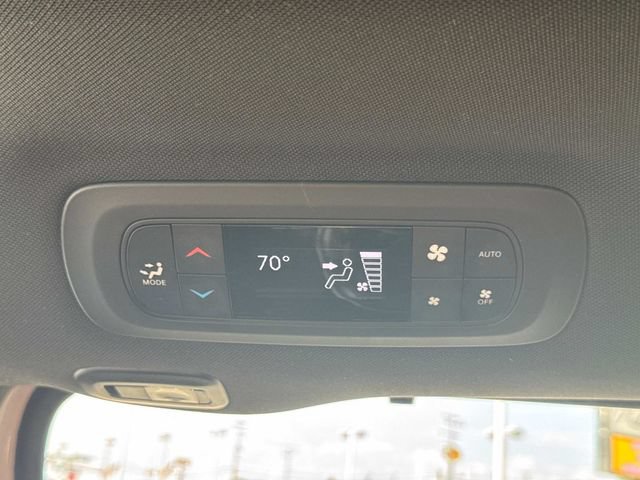 Used 2025 Chrysler Pacifica Limited FWD image 19