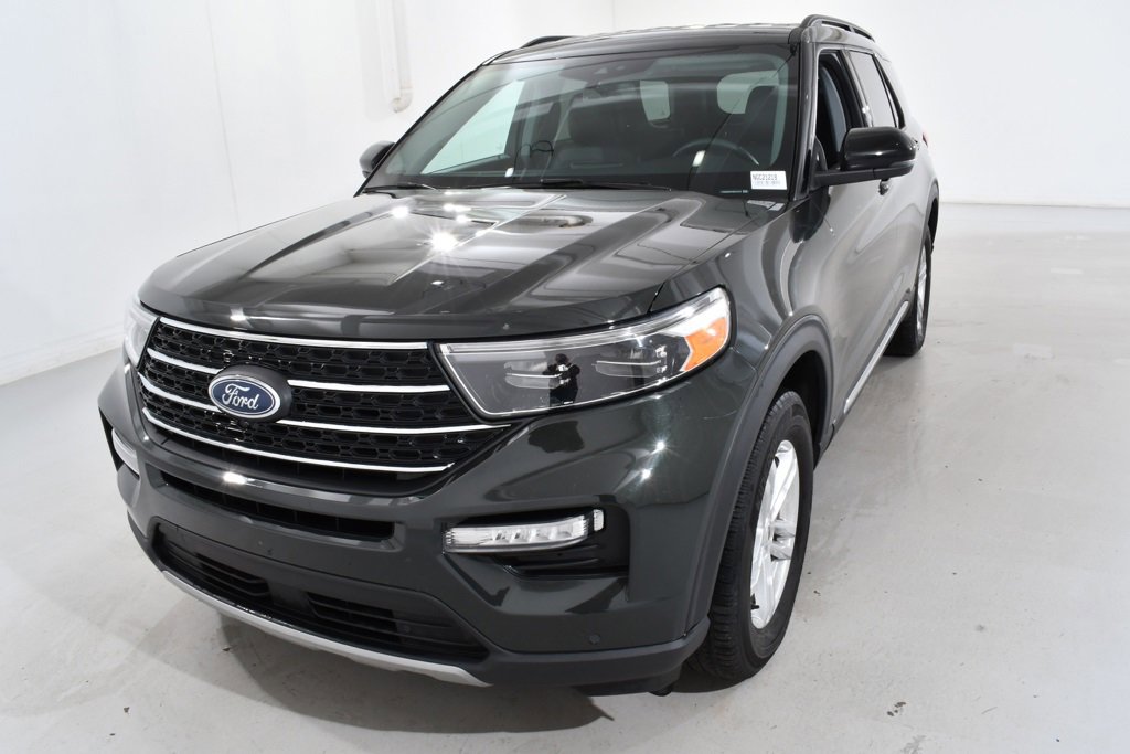 Used 2022 Ford Explorer XLT w/ Equipment Group 202A image 2