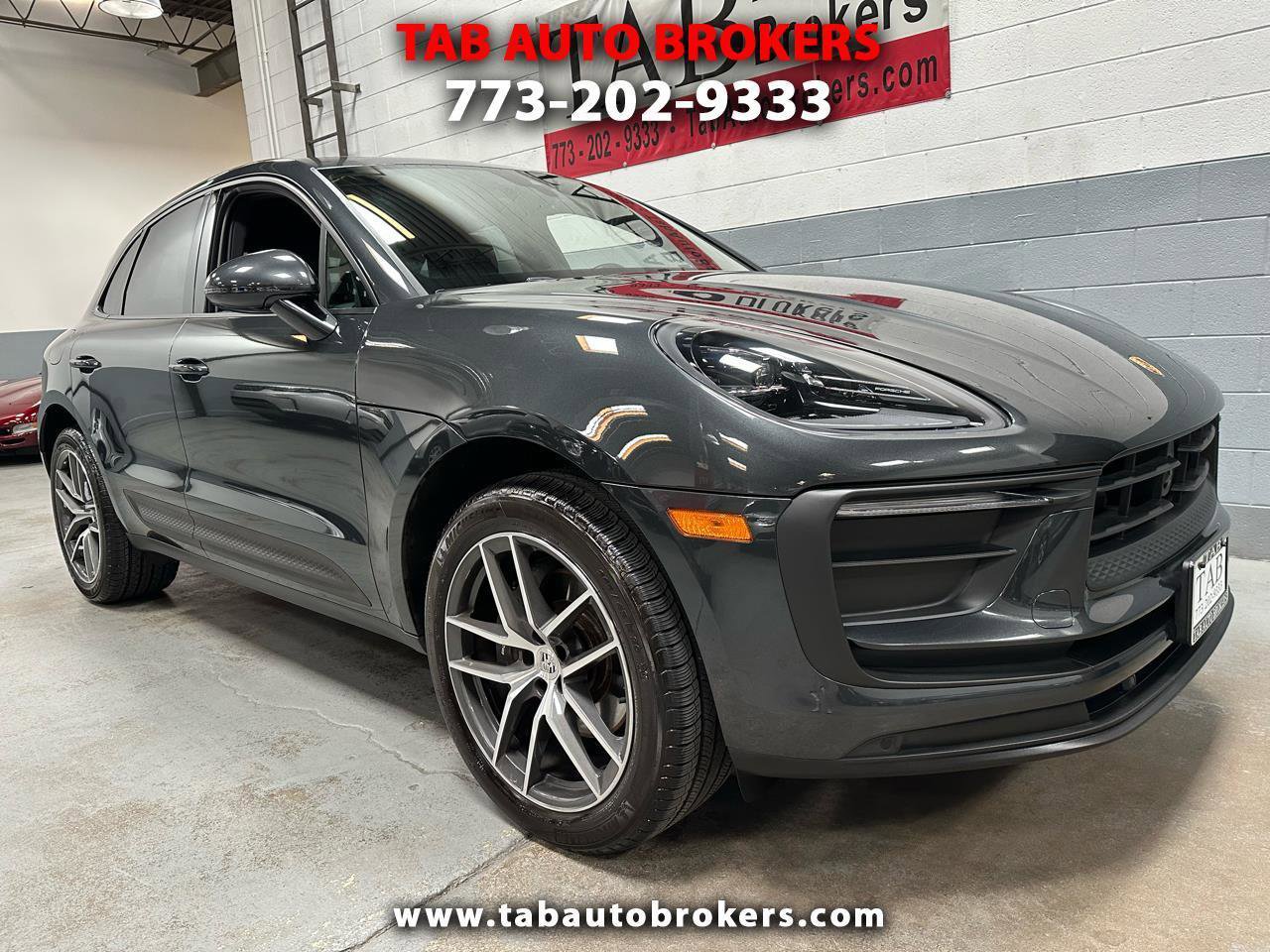 Used 2024 Porsche Macan w/ Premium Plus Package AWD/4WD image 1
