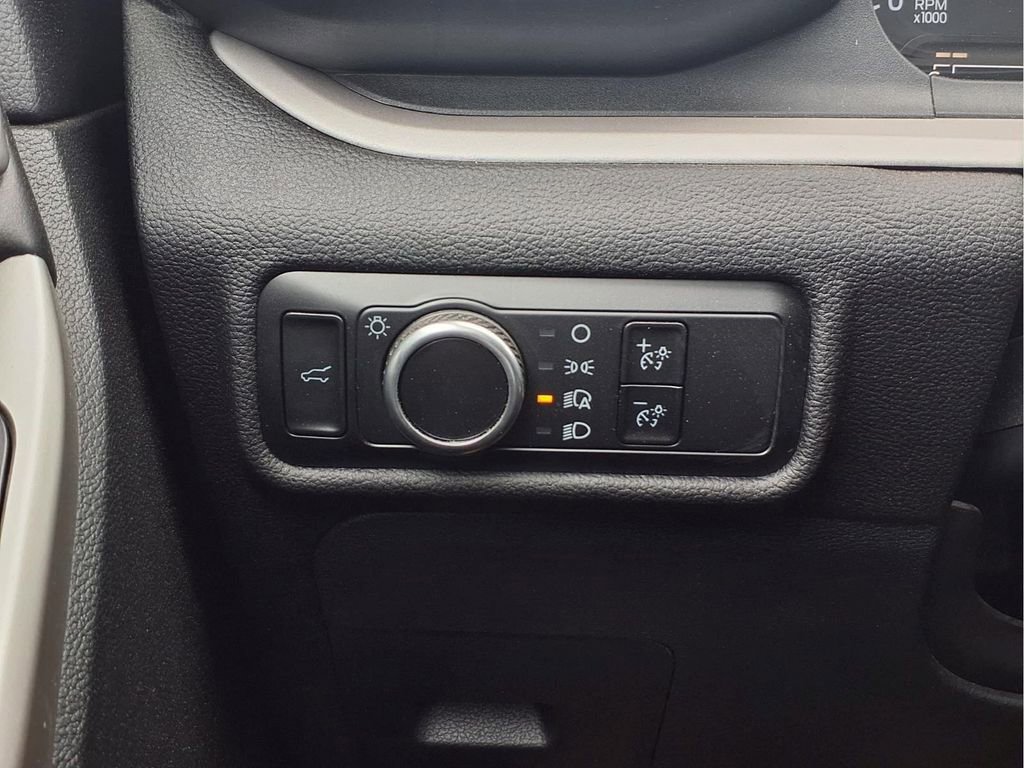 Used 2023 Ford Explorer XLT AWD/4WD image 11