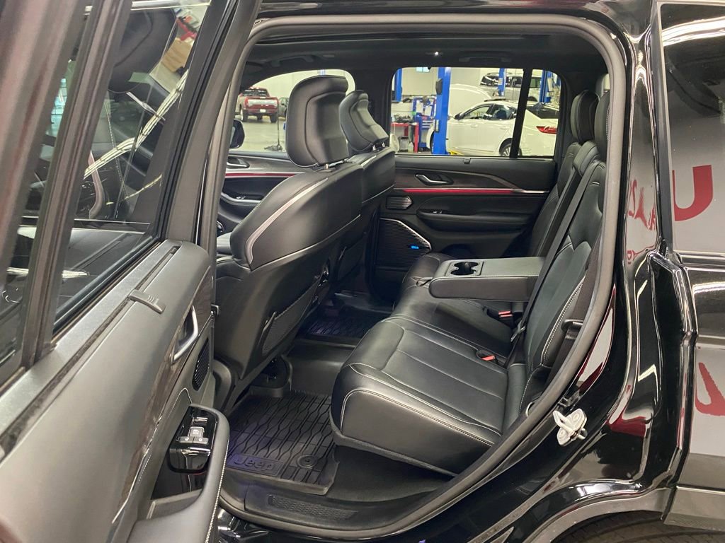 Used 2023 Jeep Grand Cherokee Overland w/ Luxury Tech Group IV AWD/4WD image 22