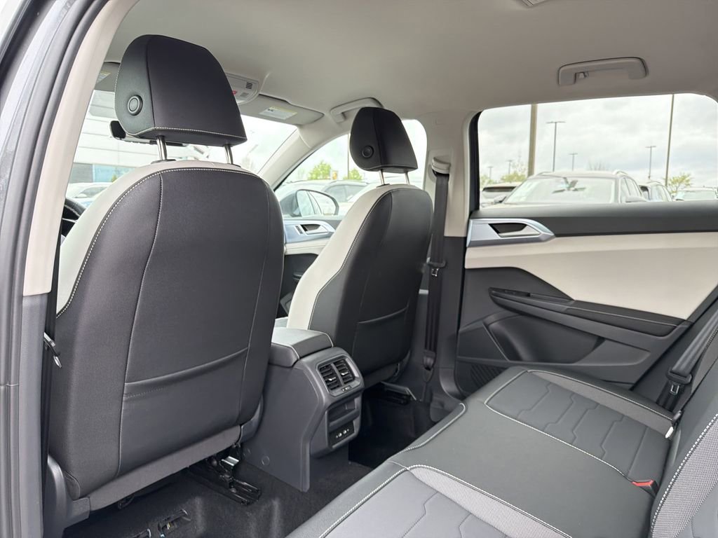 New 2026 Volkswagen Taos SE image 12