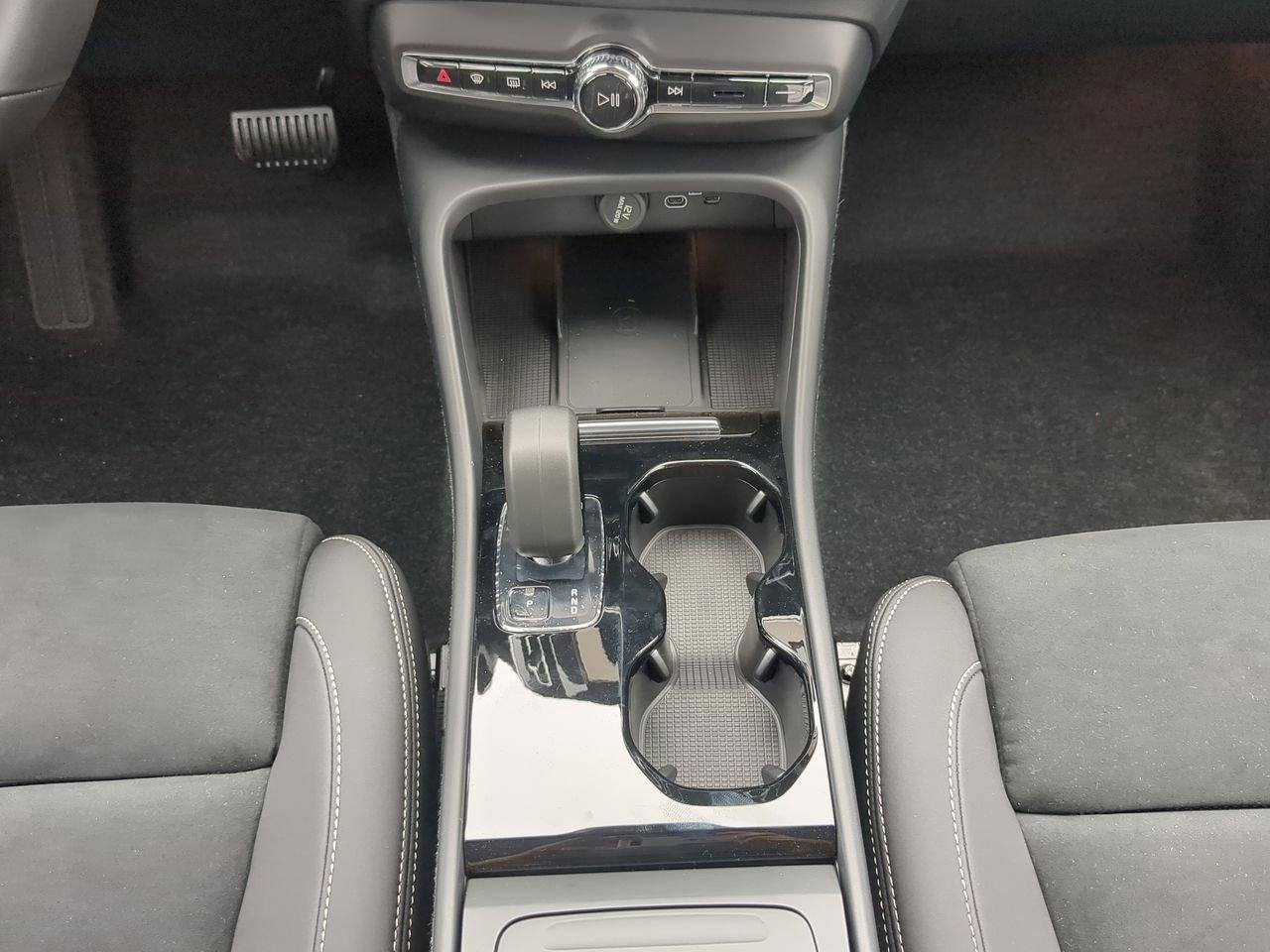 New 2024 Volvo XC40 Recharge Ultimate w/ Protection Package Premier image 15