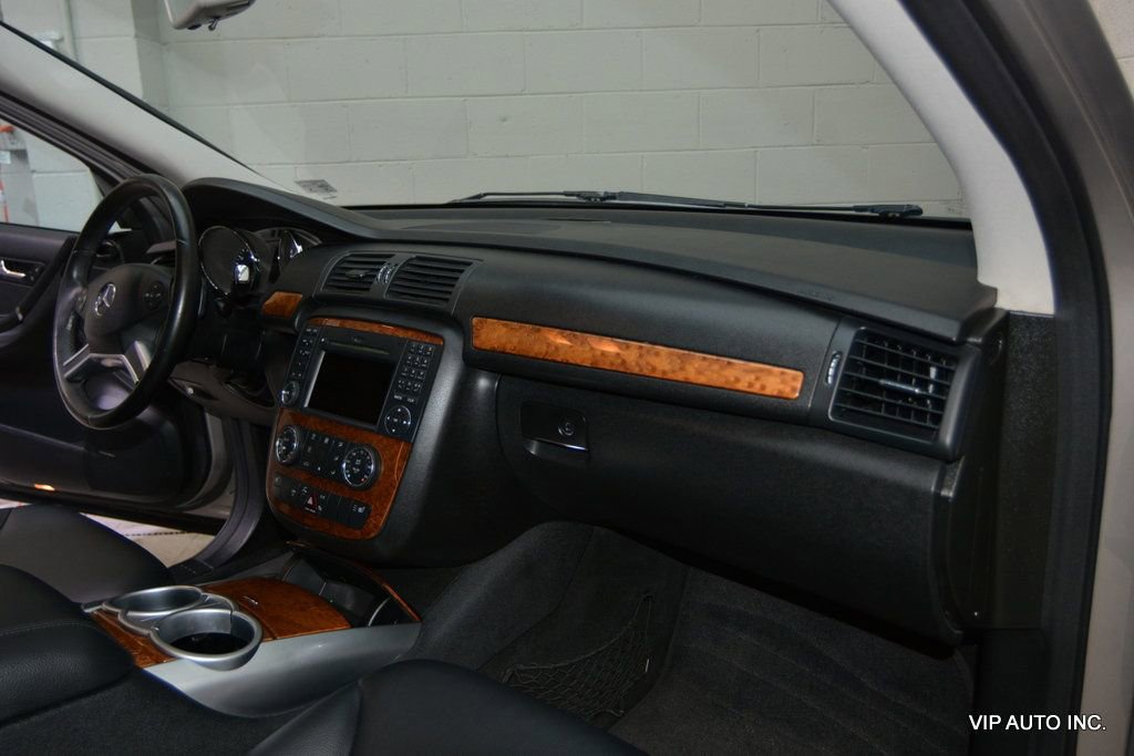 Used 2009 Mercedes-Benz R 320 BlueTEC 4MATIC image 12
