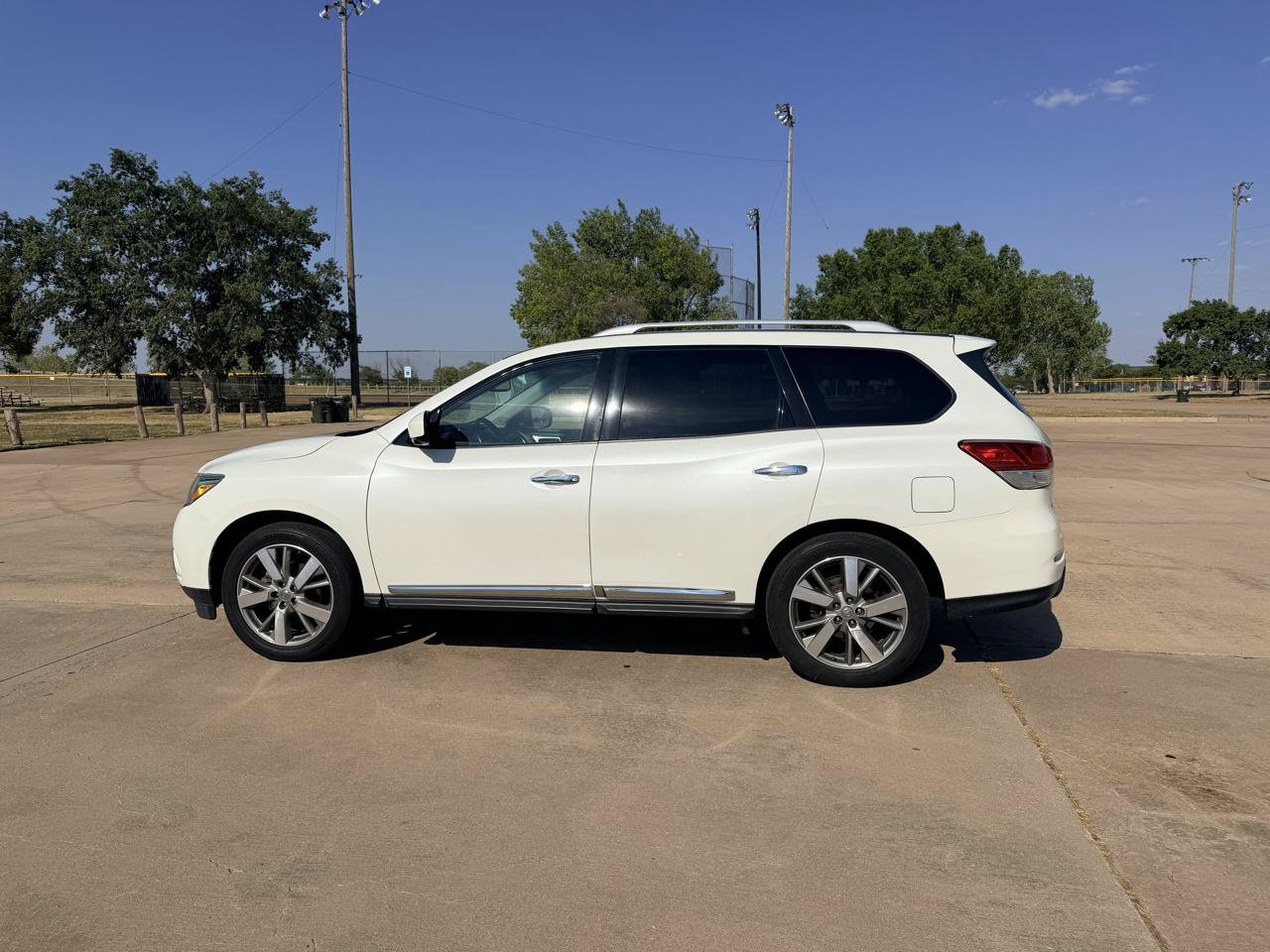 Used 2016 Nissan Pathfinder Platinum AWD/4WD image 8