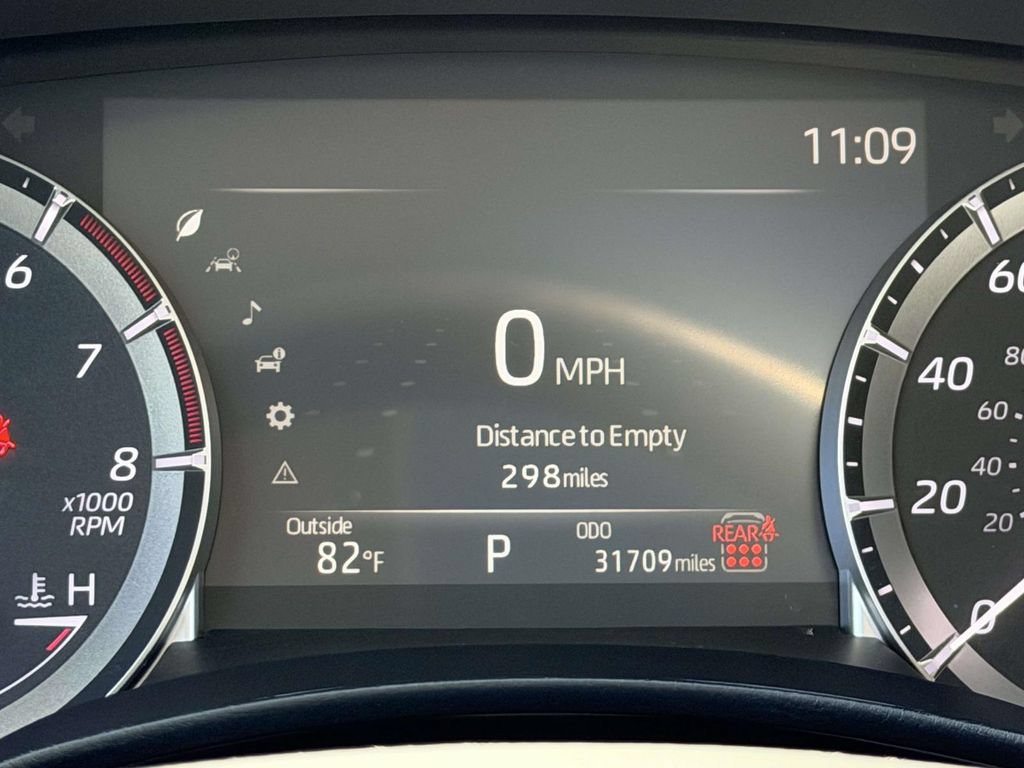Used 2025 Toyota Highlander XLE AWD/4WD image 10