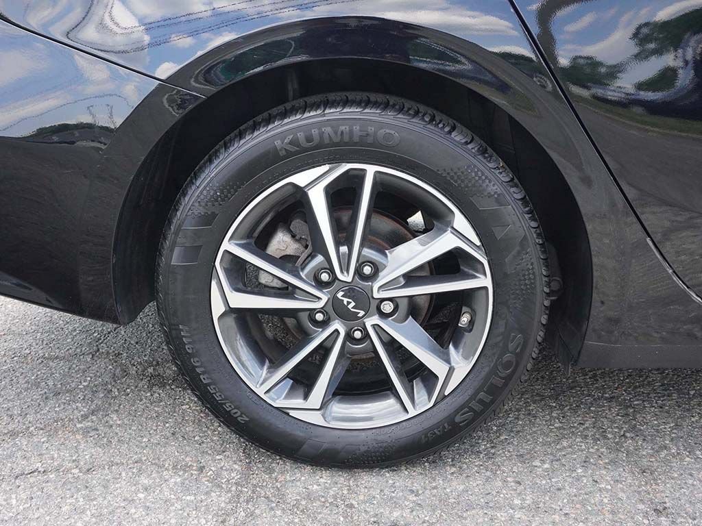 Used 2023 Kia Forte LXS FWD image 17