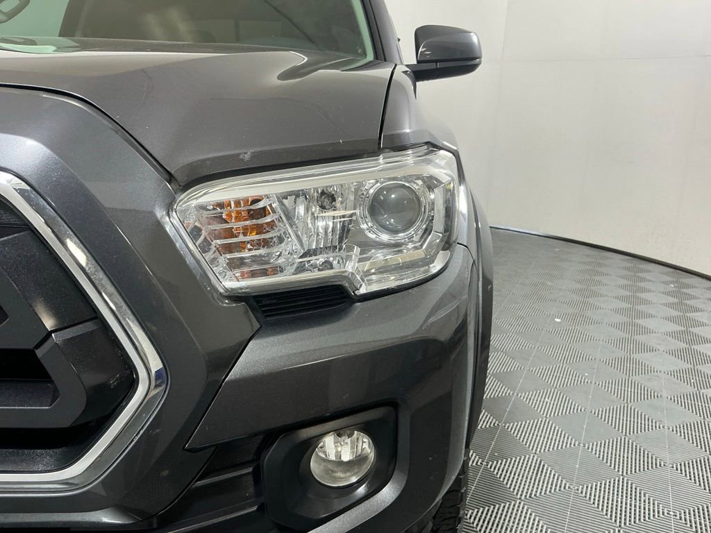 Used 2020 Toyota Tacoma SR5 w/ SR5 Appearance Package (SM) RWD image 8