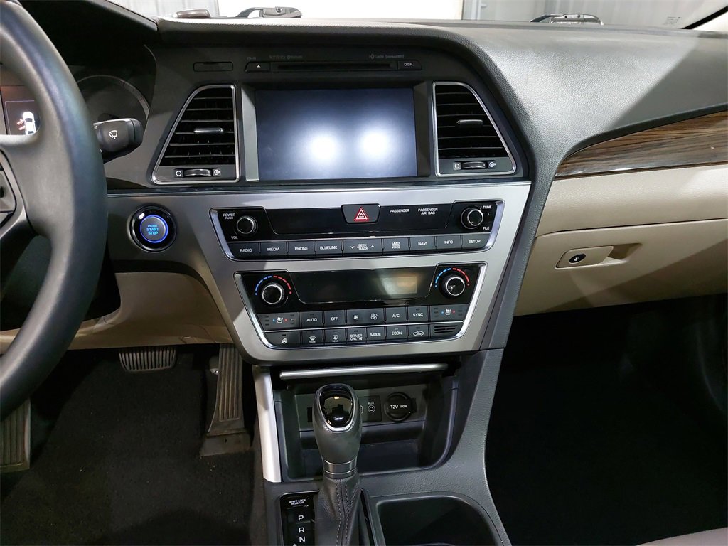 Used 2016 Hyundai Sonata Limited w/ Option Group 02 image 21