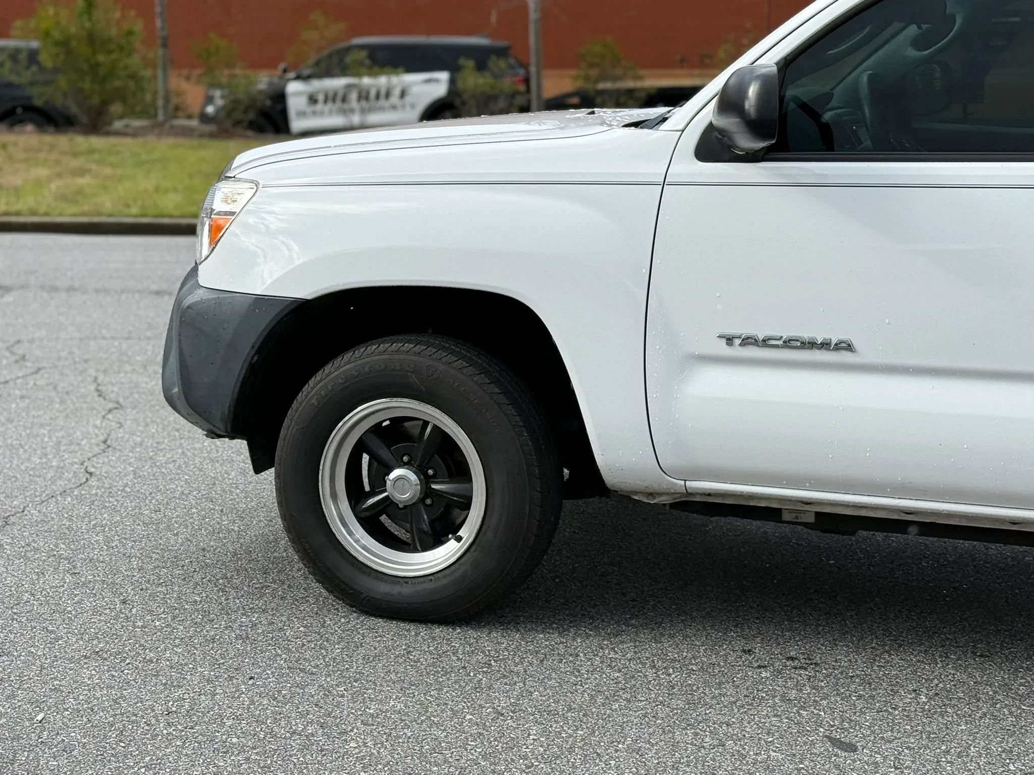 Used 2015 Toyota Tacoma 2WD Access Cab w/ Convenience Package image 9