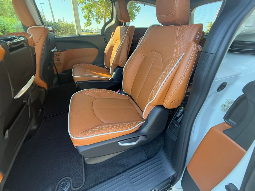 New 2026 Chrysler Pacifica Pinnacle image 27