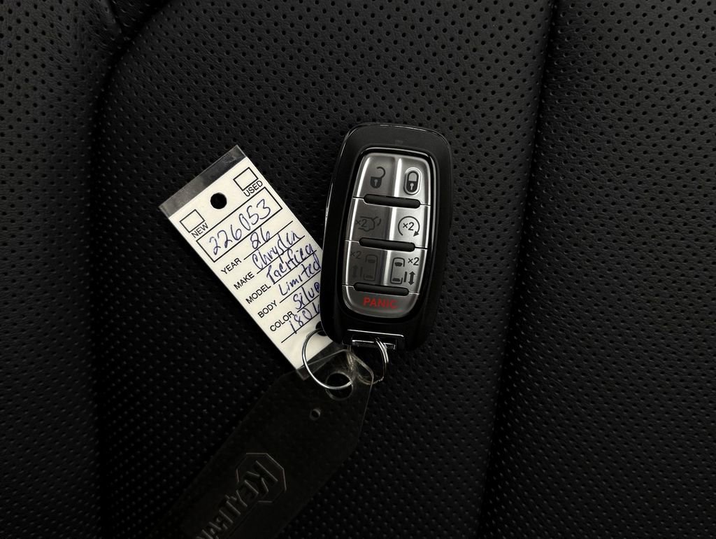 New 2026 Chrysler Pacifica Limited w/ Uconnect Theater Family Group image 38