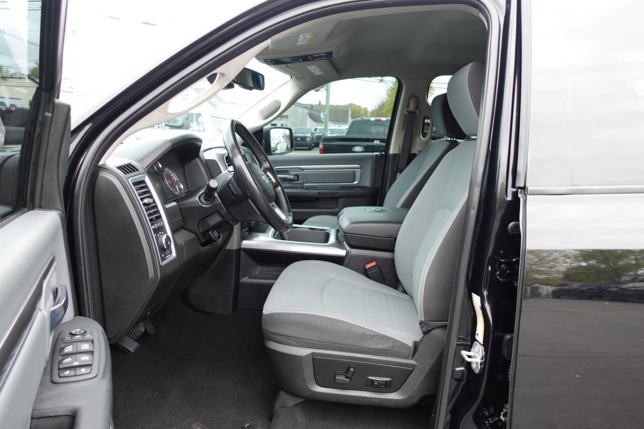 Used 2023 RAM 1500 Classic SLT w/ Electronics Convenience Group AWD/4WD image 17