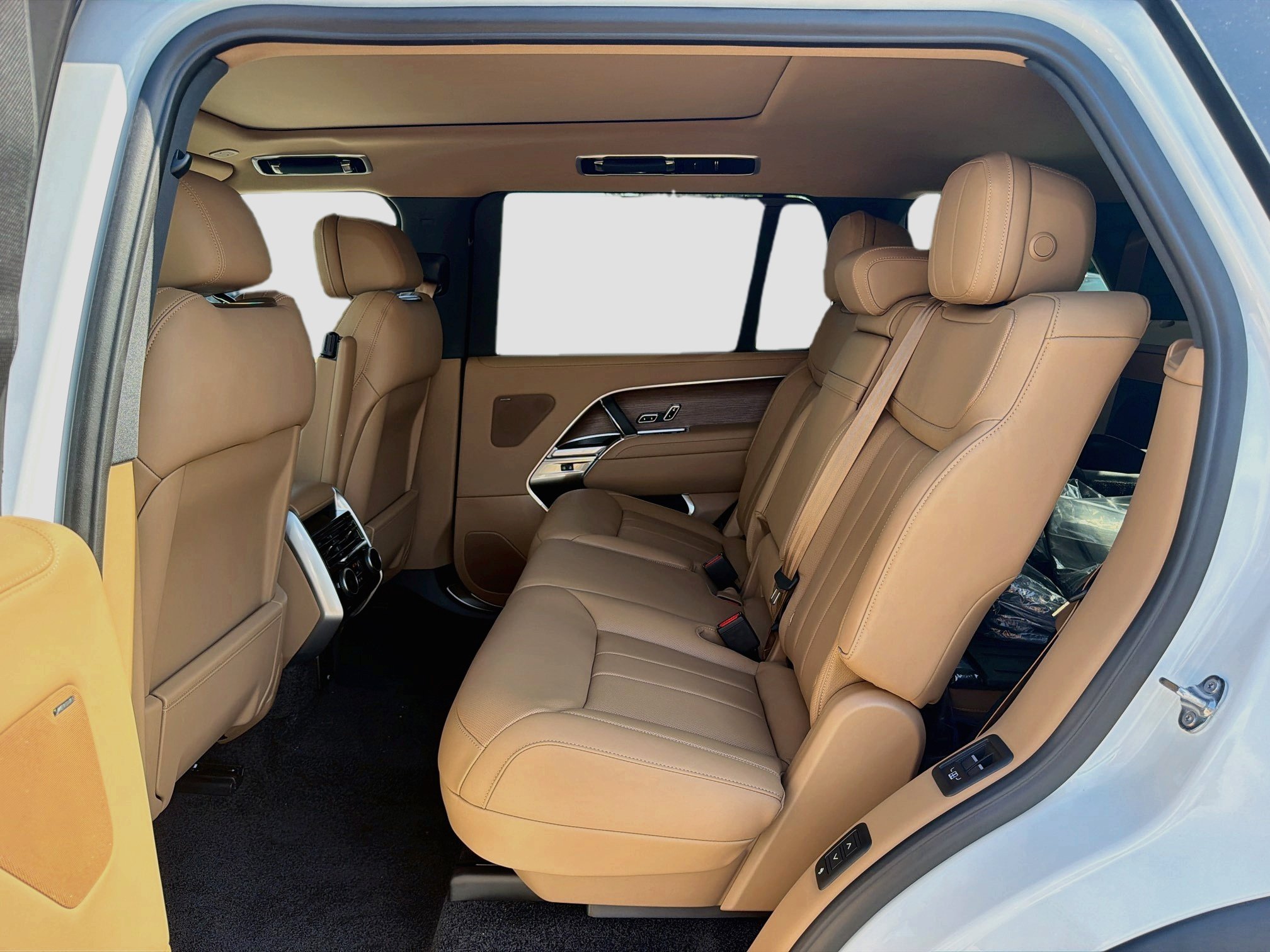 New 2027 Land Rover Range Rover Long Wheelbase SE AWD/4WD image 21