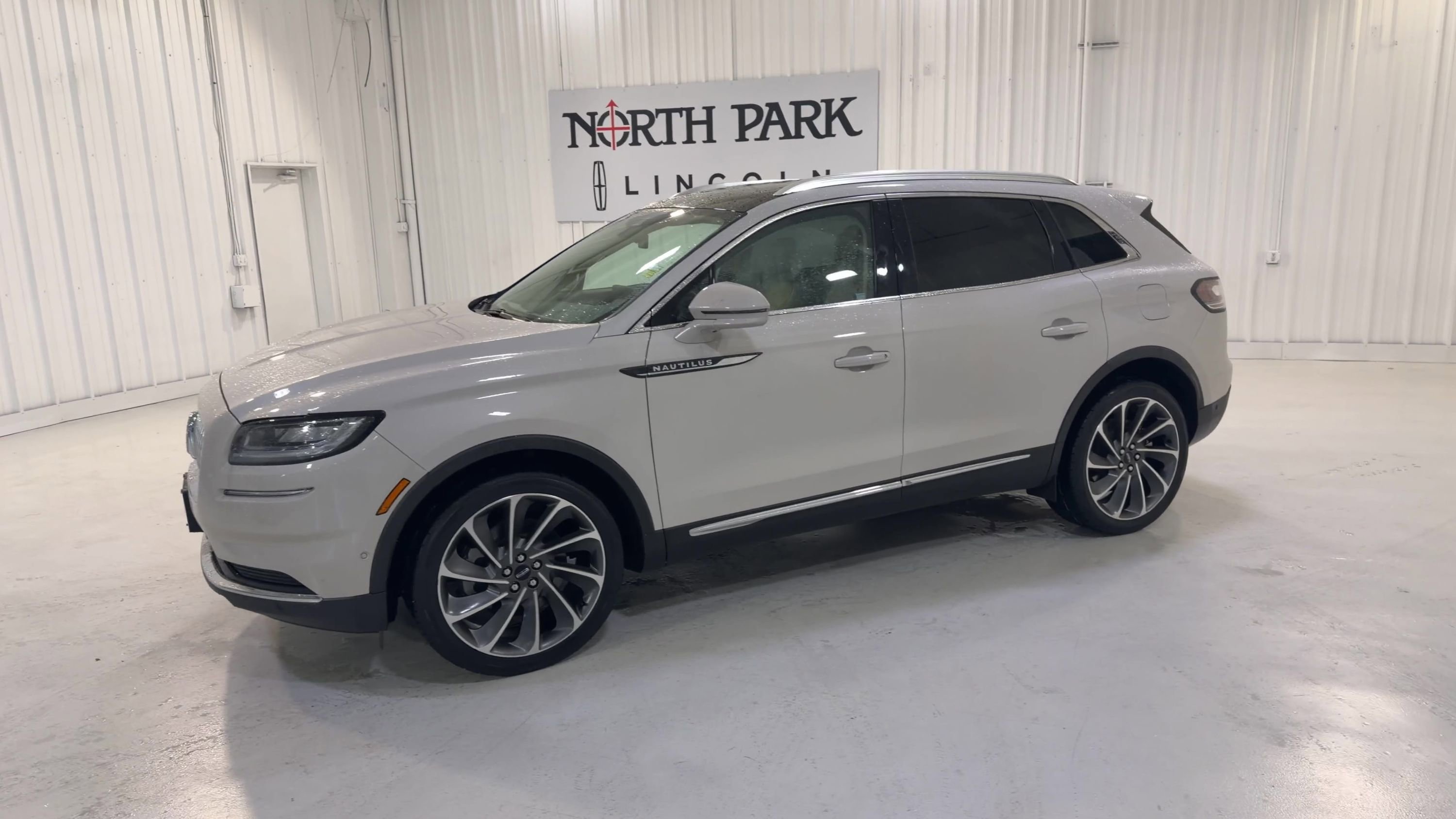 Used 2022 Lincoln Nautilus Reserve w/ Equipment Group 201A AWD/4WD image 5