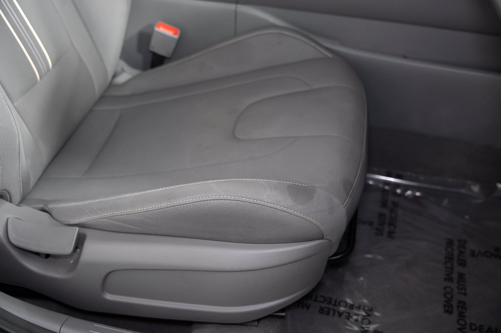 Certified 2025 Hyundai Elantra SEL FWD image 25