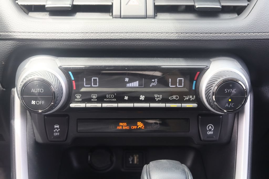 Used 2025 Toyota RAV4 XLE AWD/4WD image 6