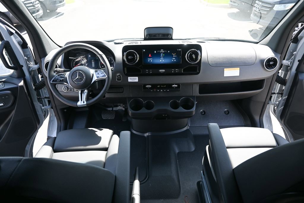 Used 2025 Mercedes-Benz Sprinter 2500 image 17