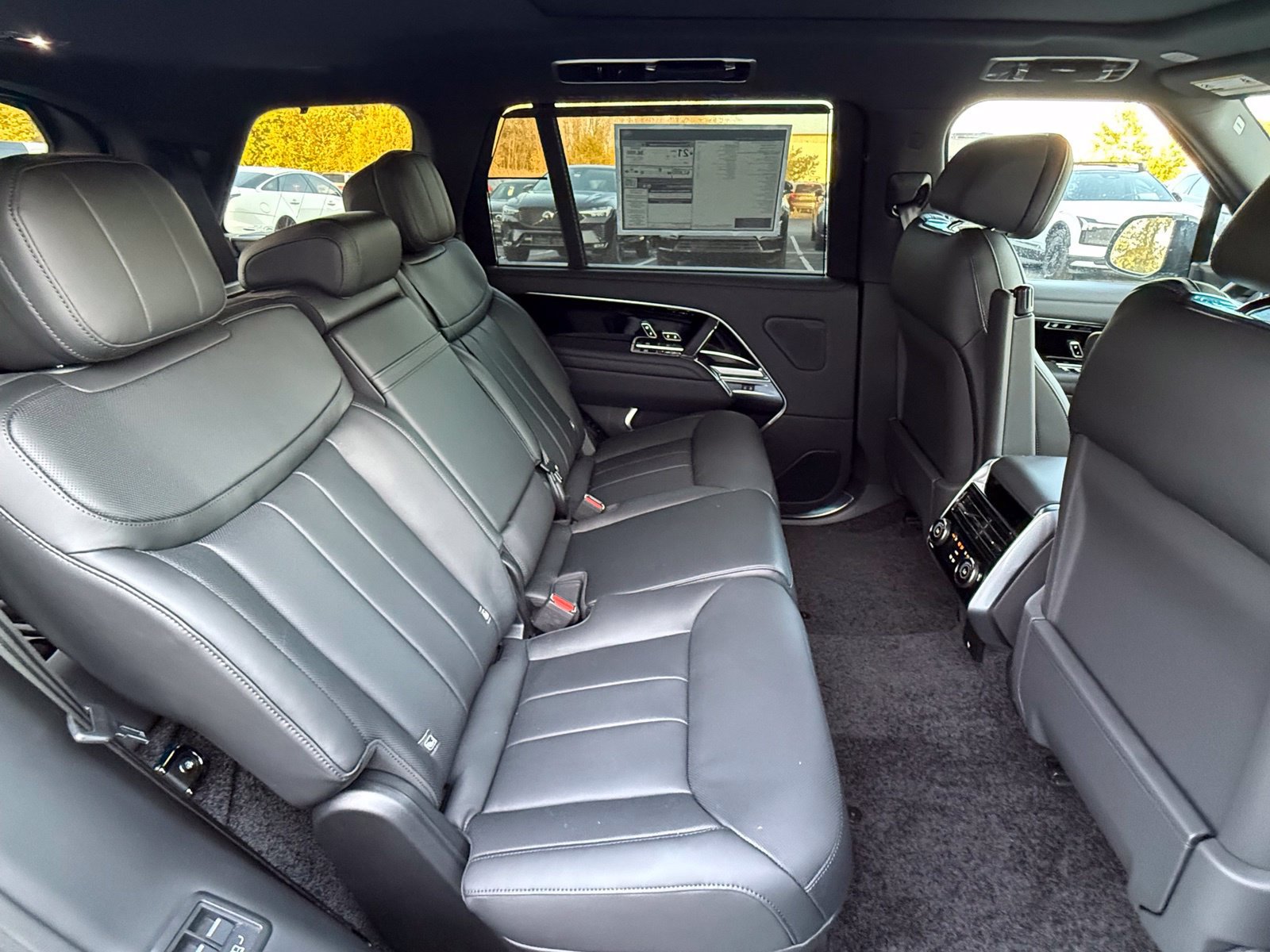New 2027 Land Rover Range Rover Long Wheelbase SE AWD/4WD image 17