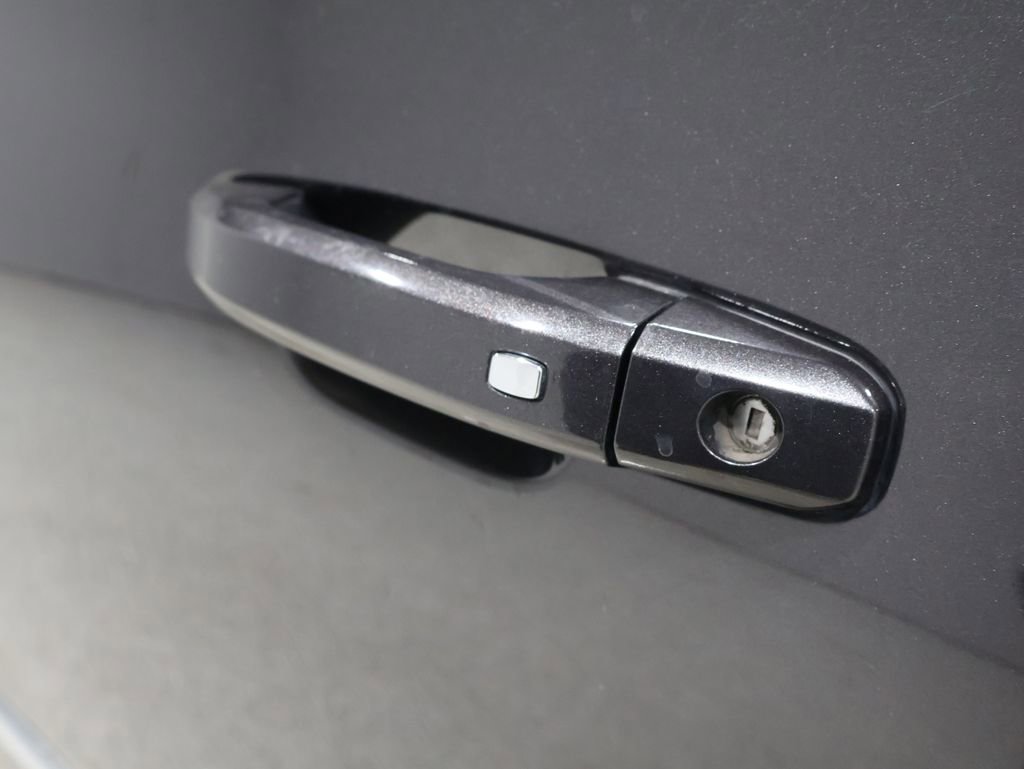 Used 2016 GMC Yukon XL SLT w/ Open Road Package image 11