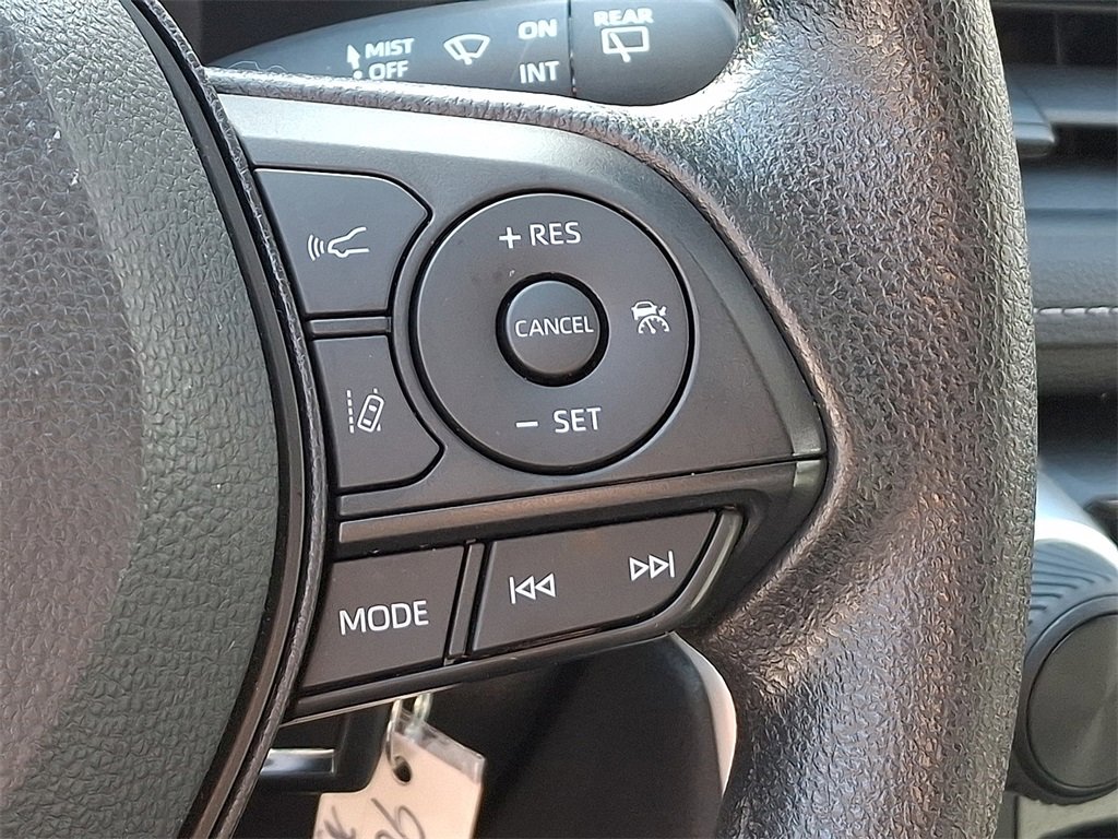 Used 2022 Toyota RAV4 LE image 22