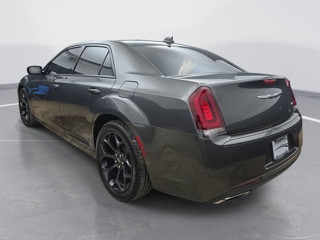 Used 2019 Chrysler 300 Touring w/ Sport Appearance Package RWD image 8