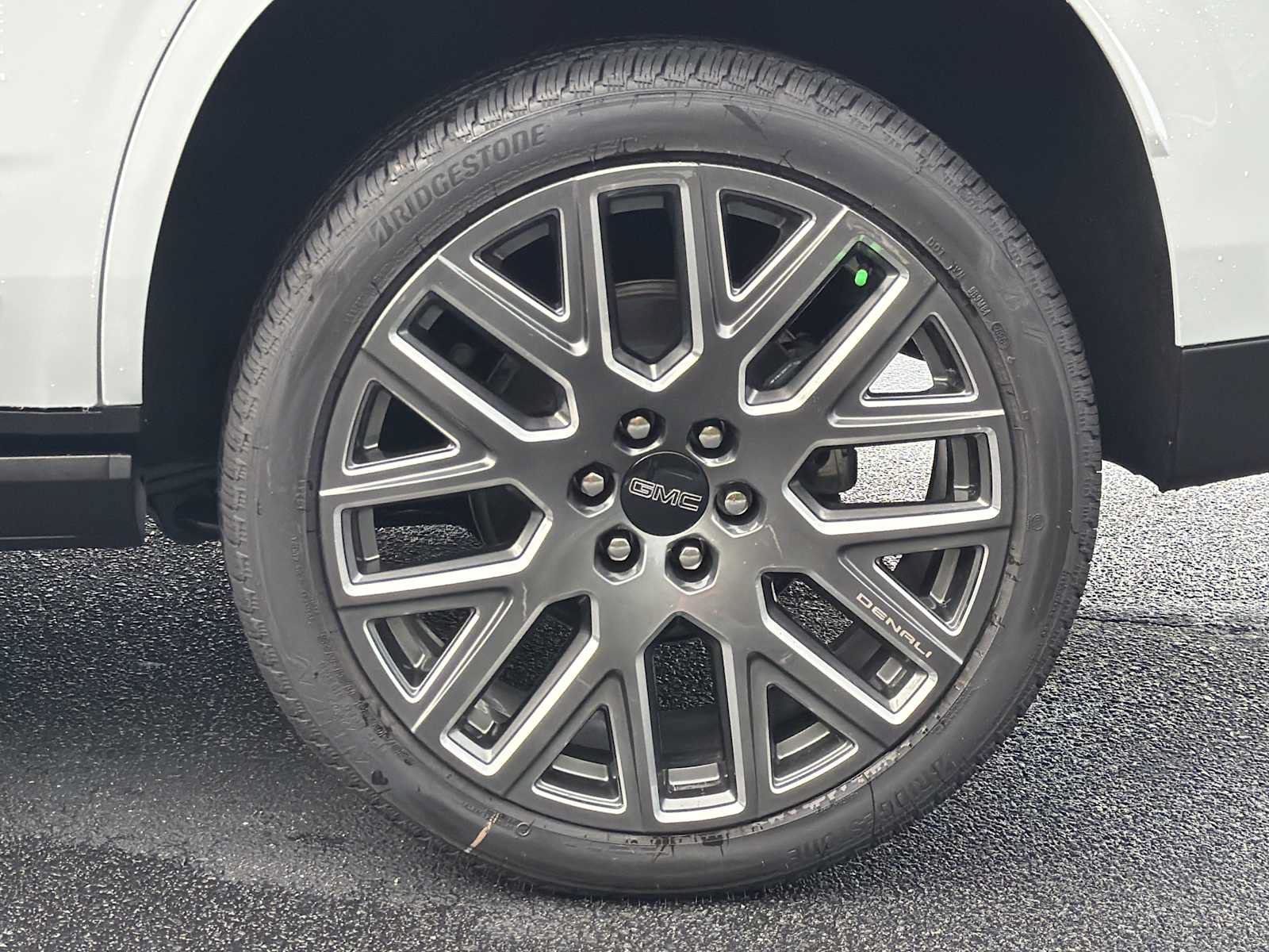 New 2026 GMC Yukon Denali Ultimate AWD/4WD image 31