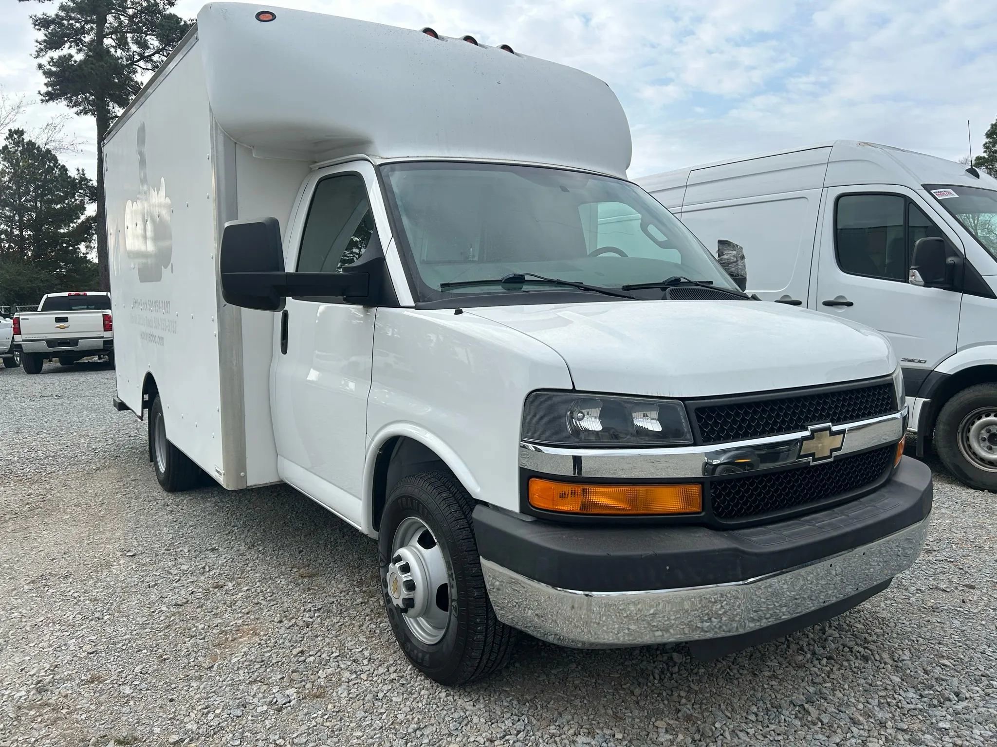 Used 2016 Chevrolet Express 3500 image 3