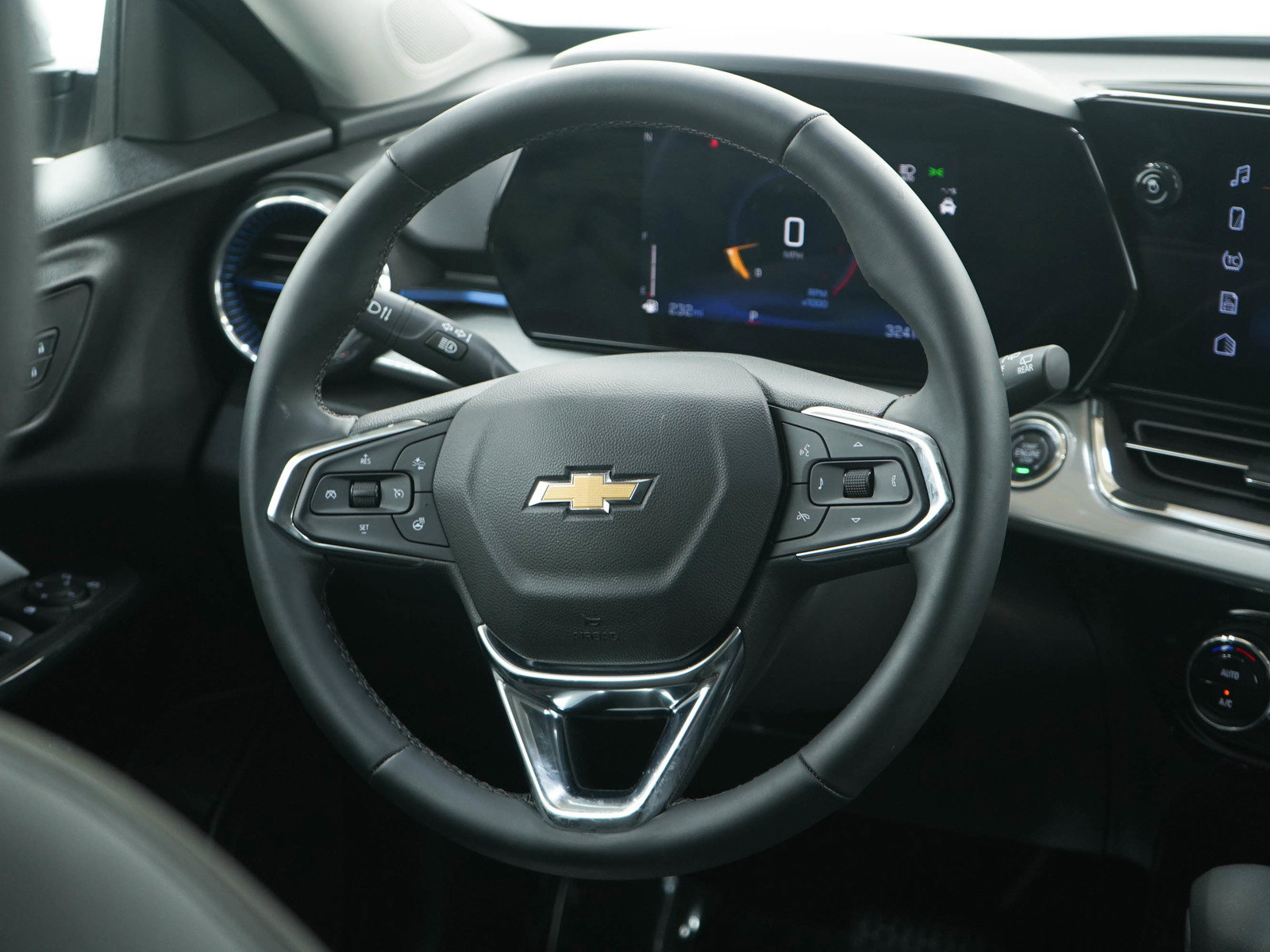 Used 2025 Chevrolet Trax LT w/ Driver Confidence Package FWD image 15