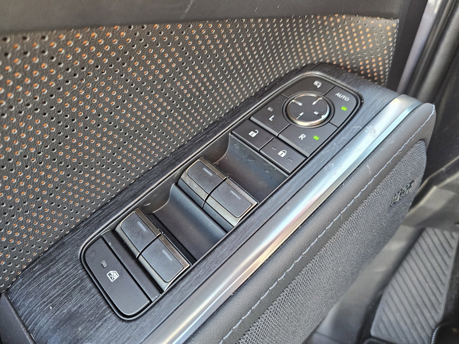 Used 2026 Lexus GX 550 w/ Cold Area Package image 15