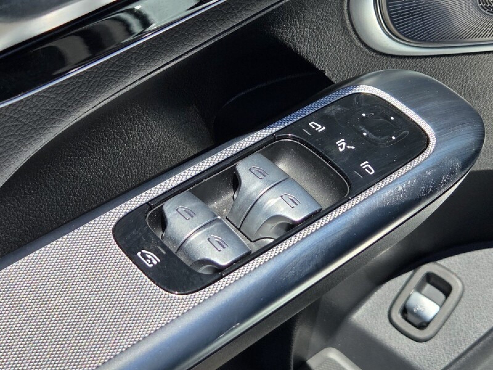 Certified 2026 Mercedes-Benz GLC 300 image 24
