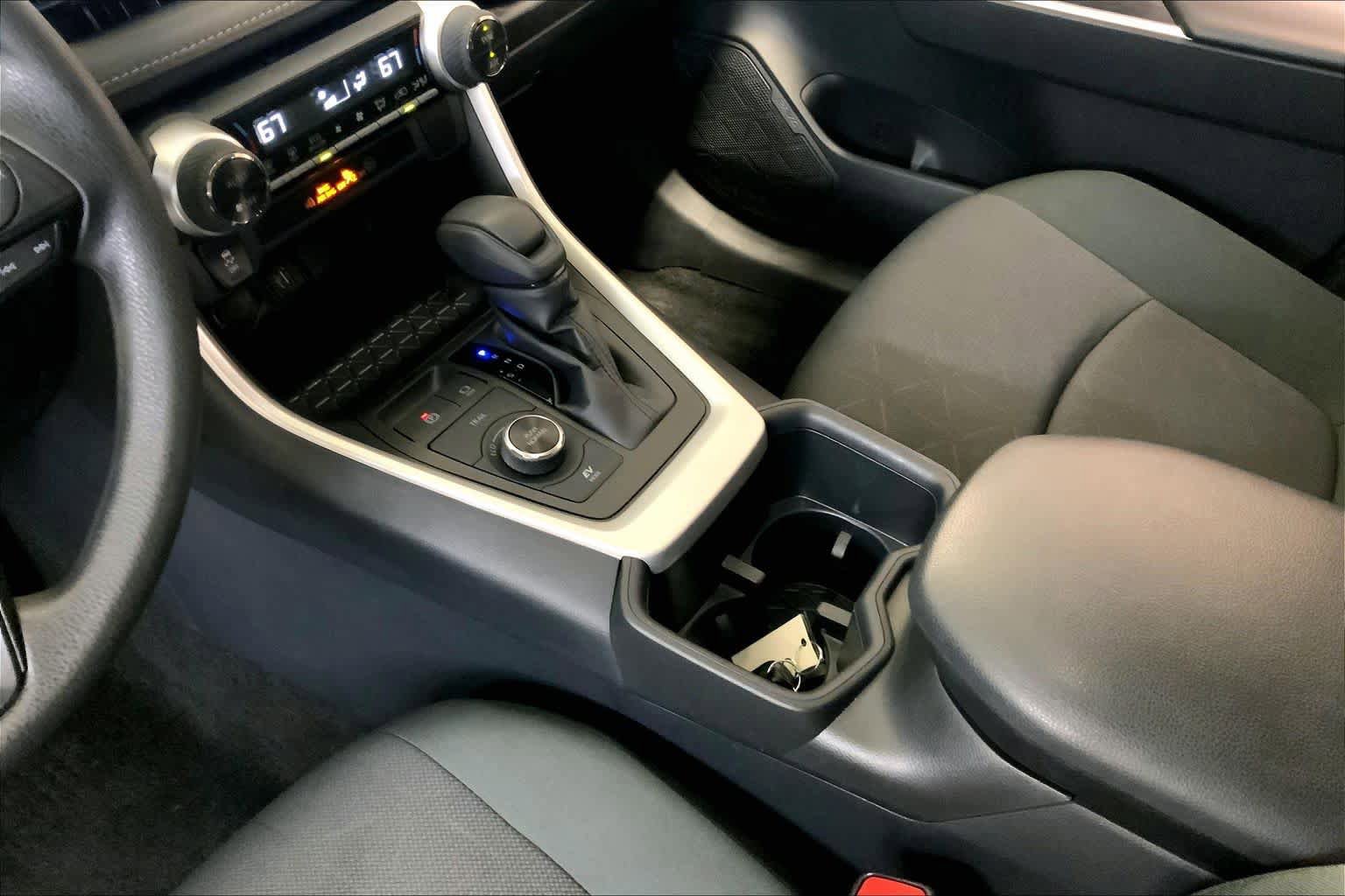 Used 2025 Toyota RAV4 XLE AWD/4WD image 16