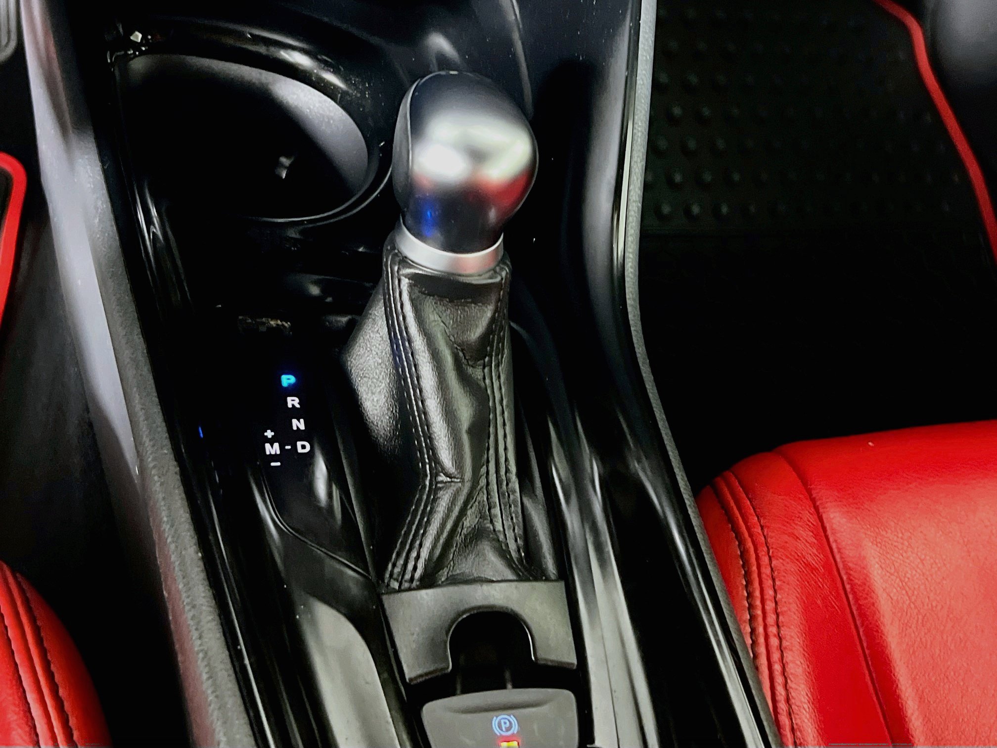 Used 2019 Toyota C-HR XLE FWD image 24
