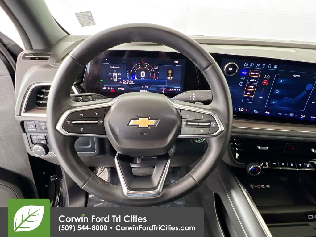 Used 2025 Chevrolet Suburban LT image 8