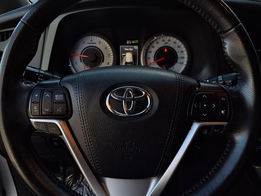 Certified 2019 Toyota Sienna SE Premium image 11