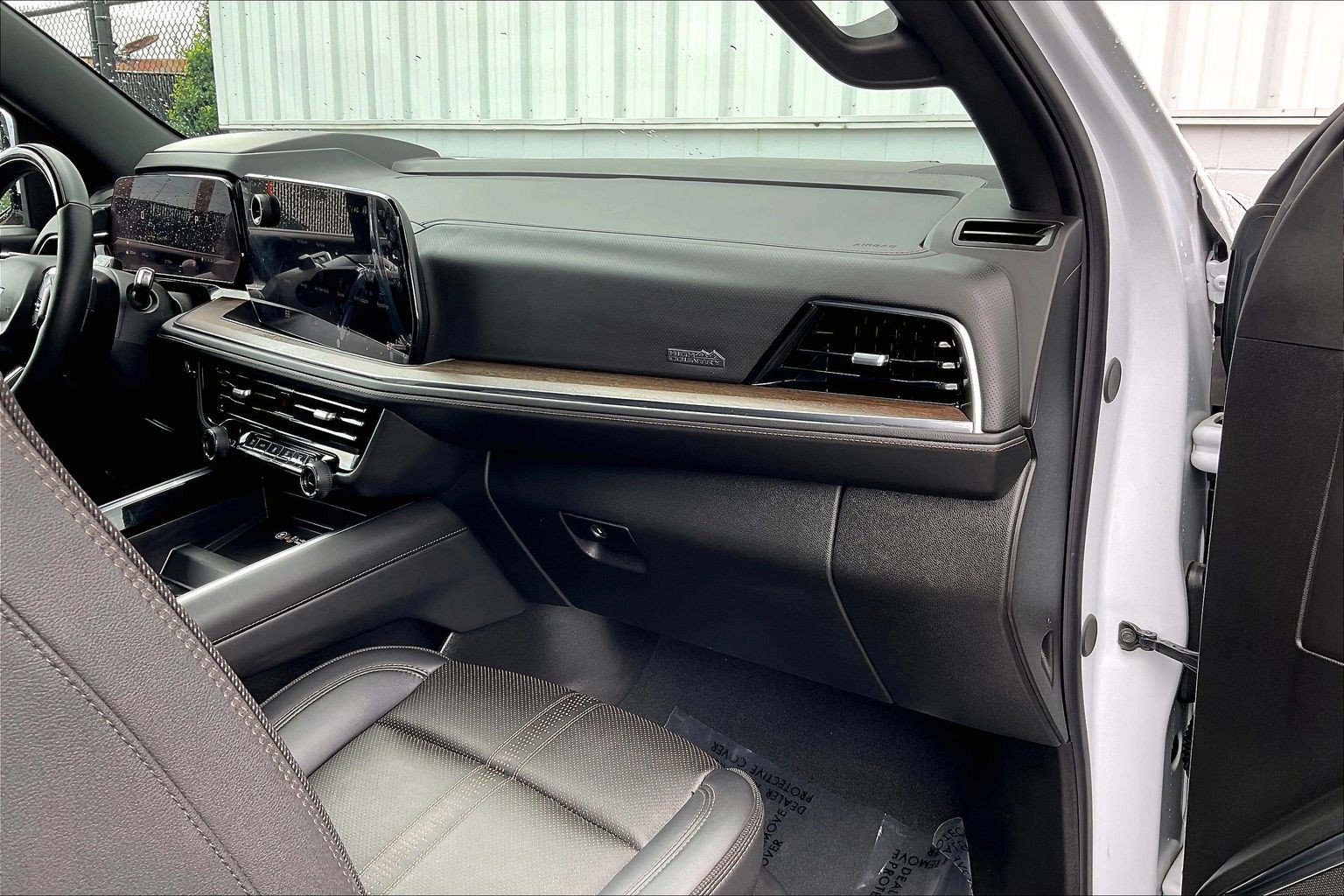 Used 2026 Chevrolet Tahoe High Country AWD/4WD image 19