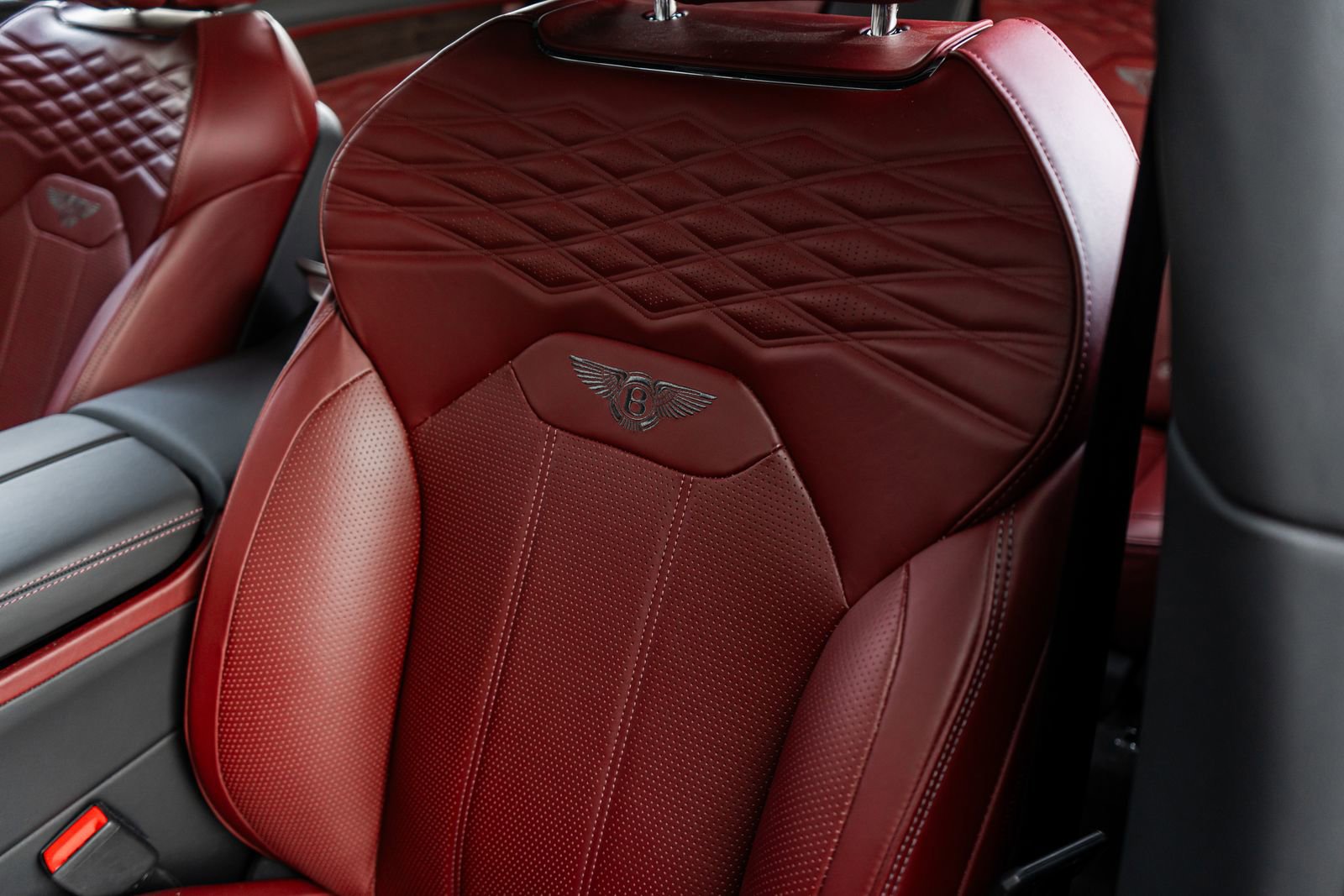 Used 2024 Bentley Bentayga Extended Wheelbase image 28