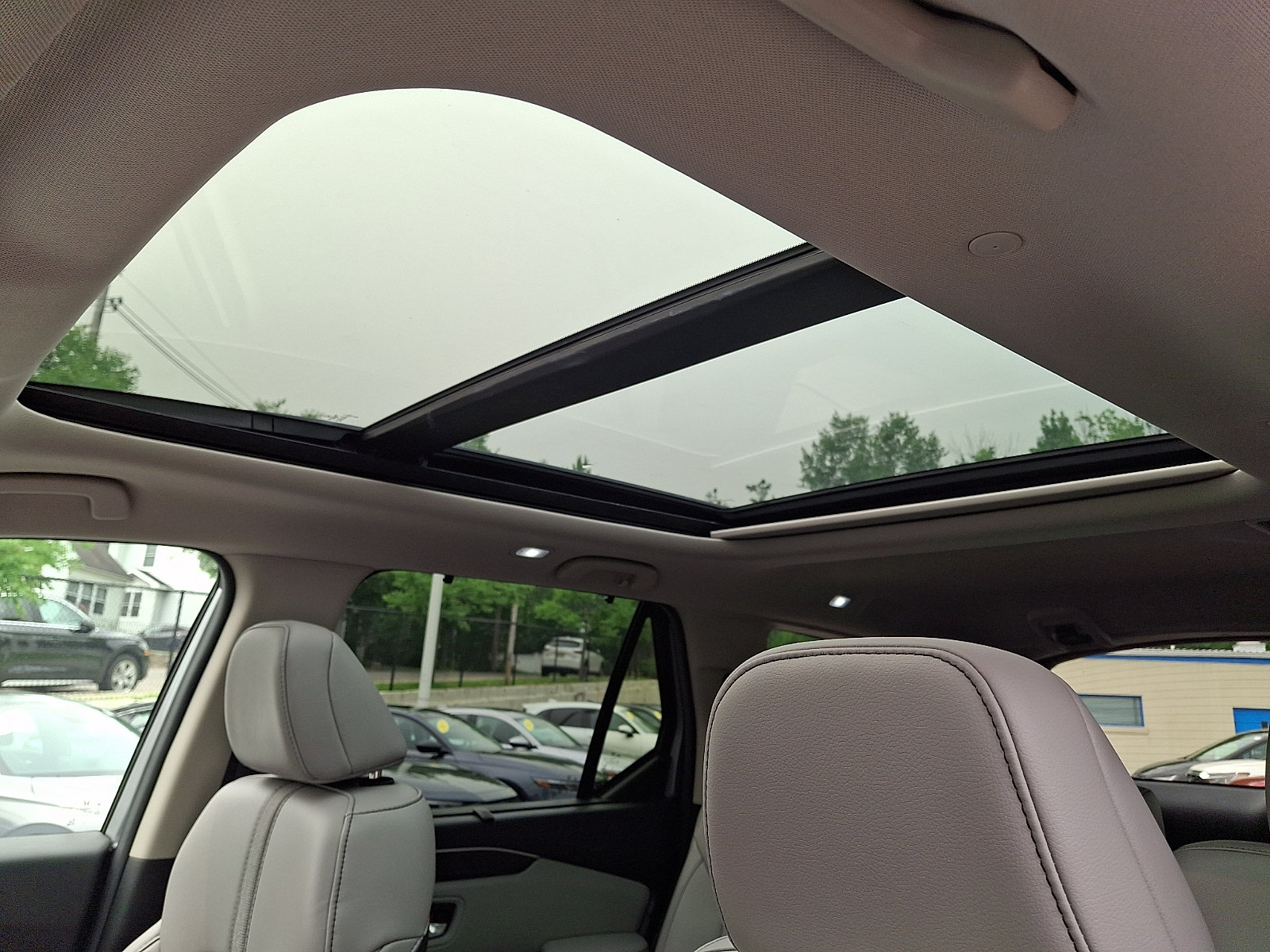 Used 2025 Honda Pilot Touring image 14